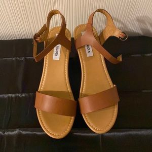 NEVER WORN STEVE MADDEN WOMENS HEEL